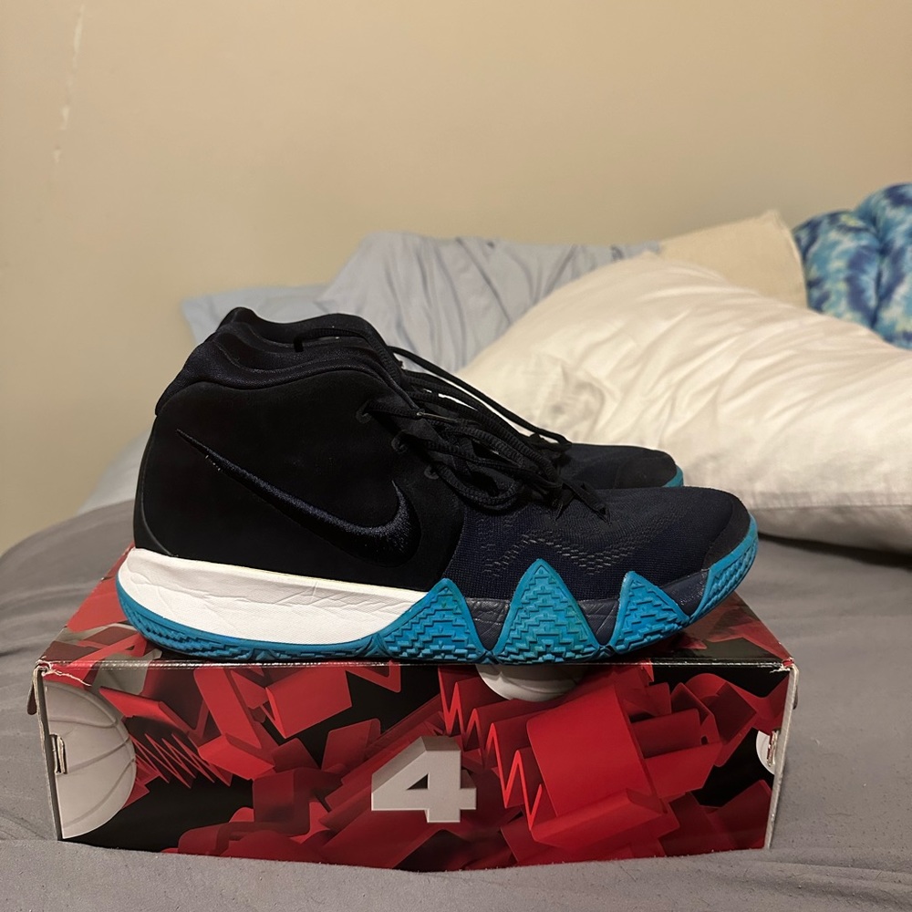 Kyrie 4